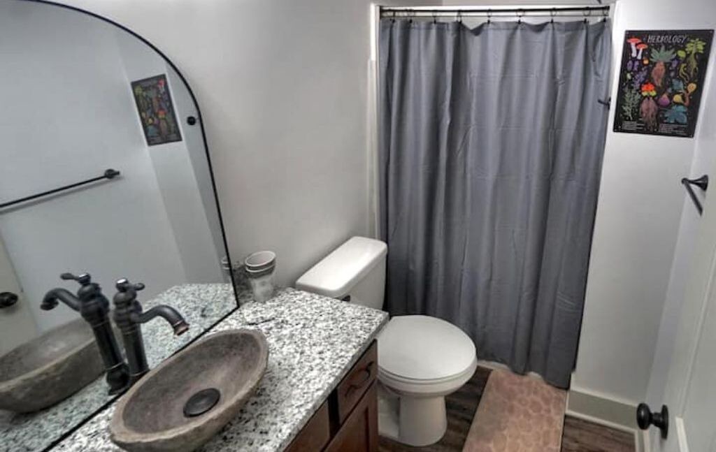 Photo of Bathroom in Kodak