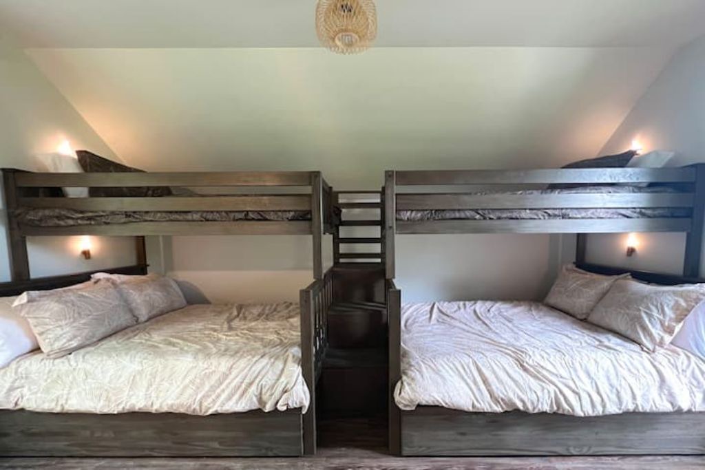 Photo of Bedroom in Kodak