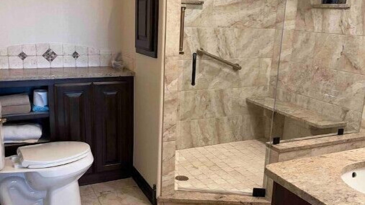 Photo of Bathroom in Hoyt