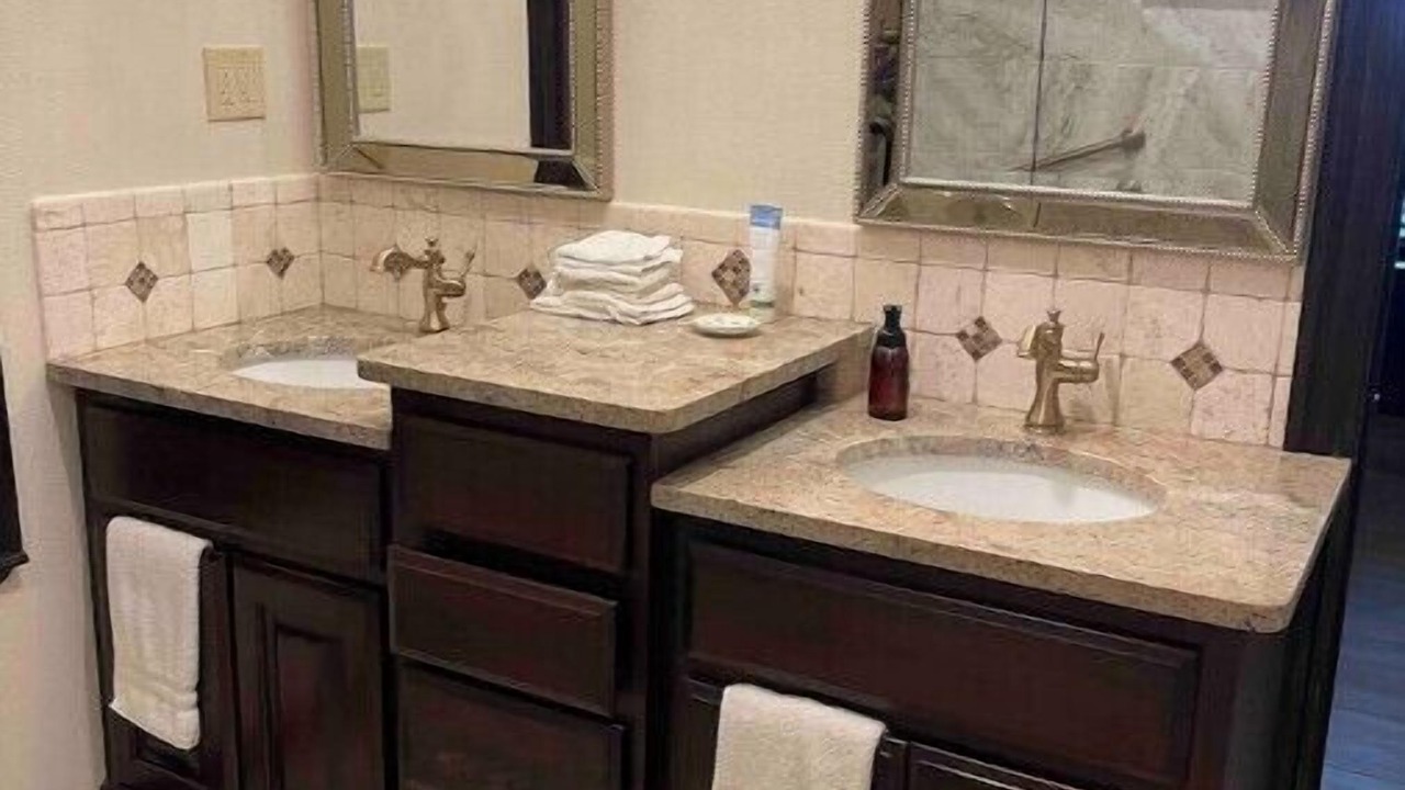 Photo of Bathroom in Hoyt