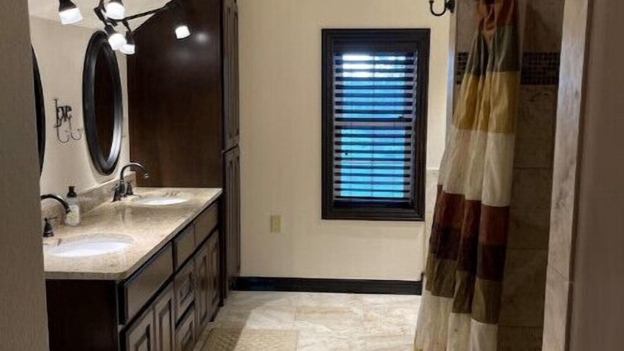 Photo of Bathroom in Hoyt