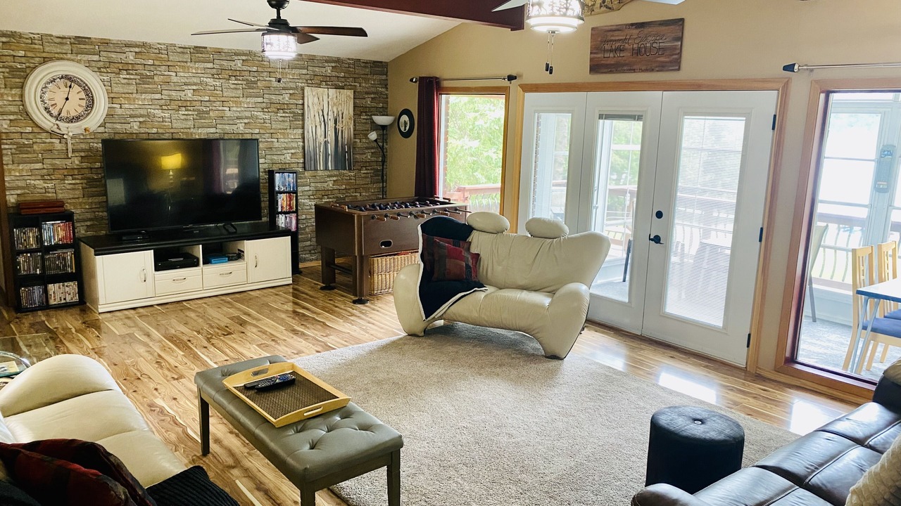 Photo of Livingroom in Broadbent