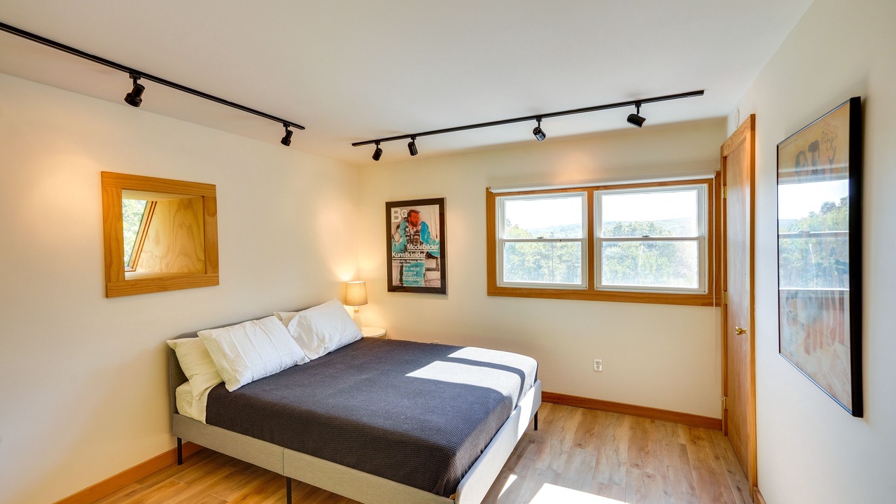 Photo of Bedroom in Hollowville