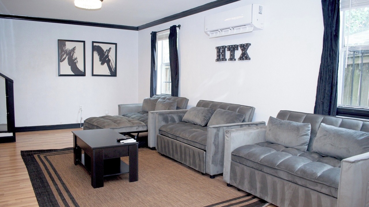 Photo of Livingroom in Southeast Houston