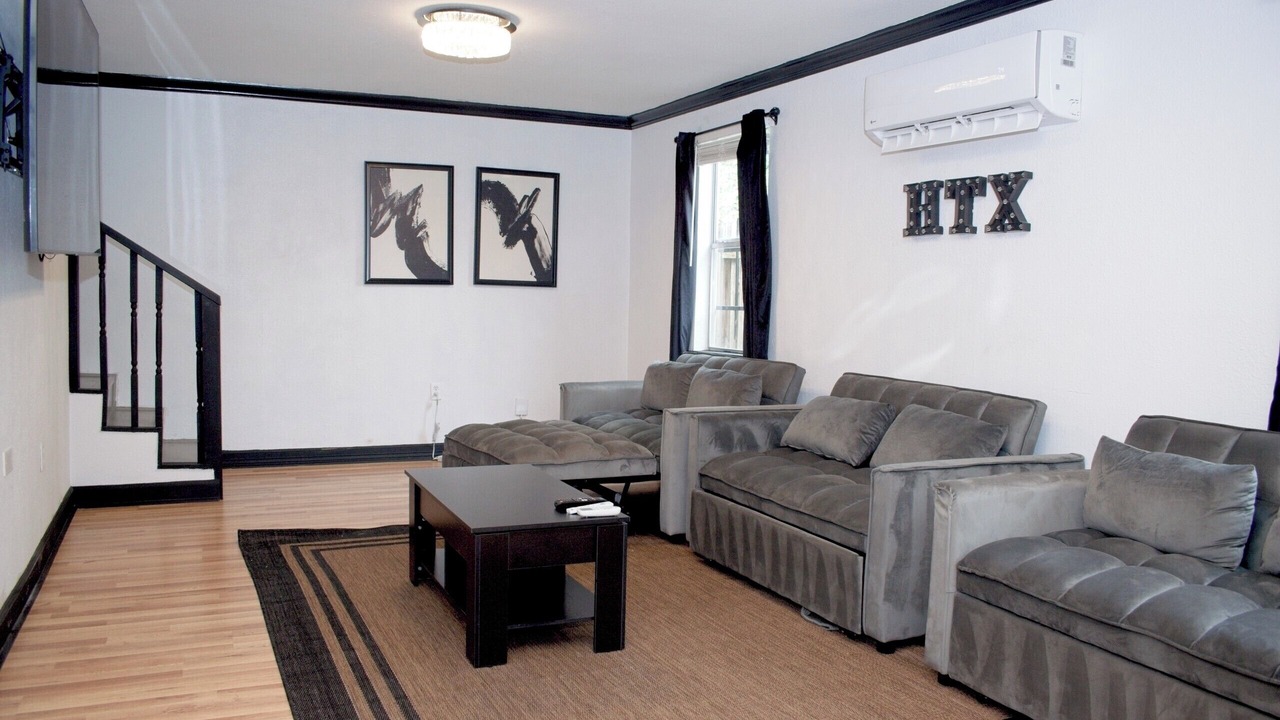 Photo of Livingroom in Southeast Houston