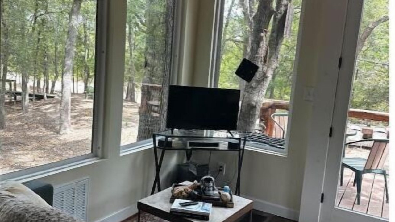 Photo of Livingroom in Cedar Creek