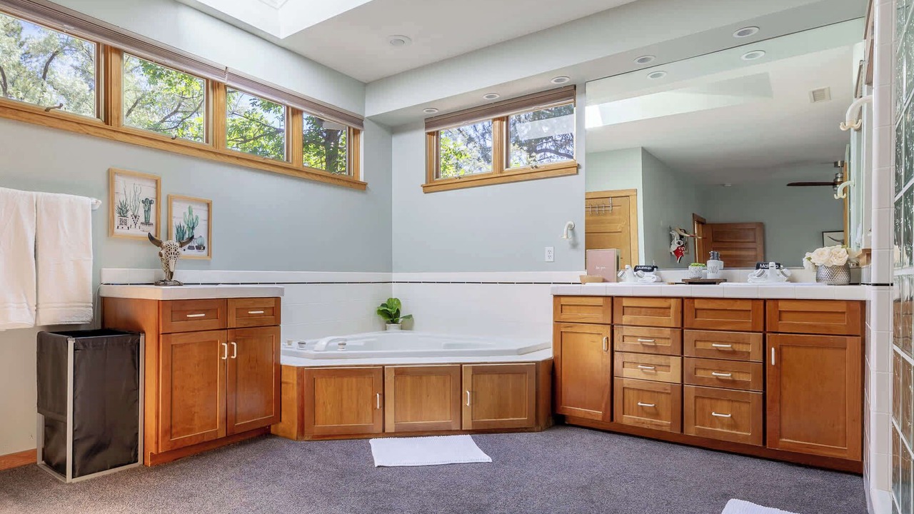 Photo of Bathroom in Shadow Mountain