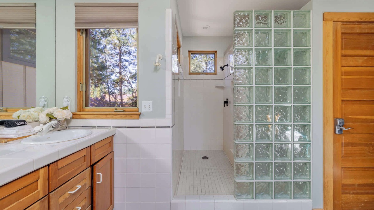Photo of Bathroom in Shadow Mountain