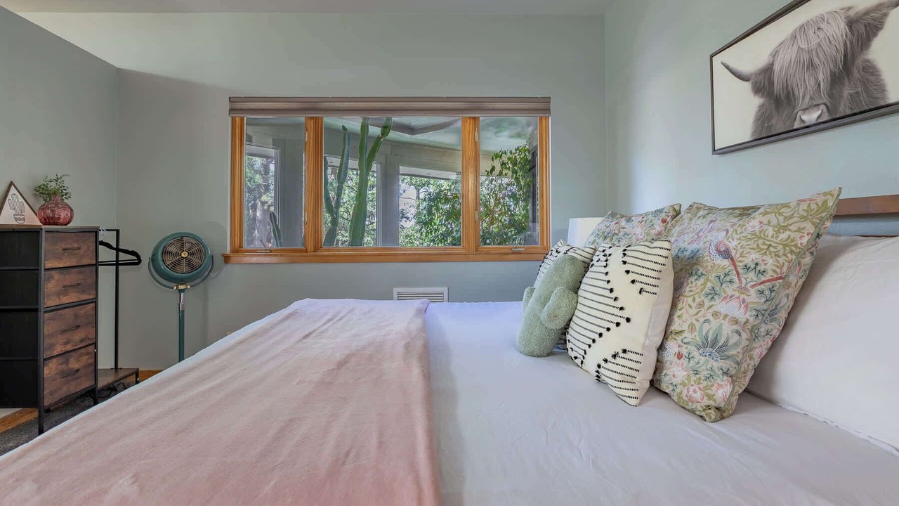 Photo of Bedroom in Shadow Mountain