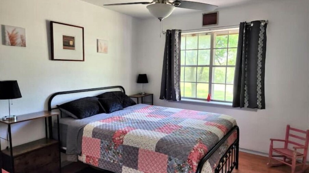 Photo of Bedroom in Lincoln County