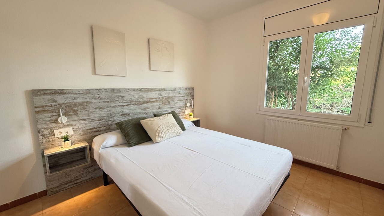 Photo of Bedroom in Roses Town Center