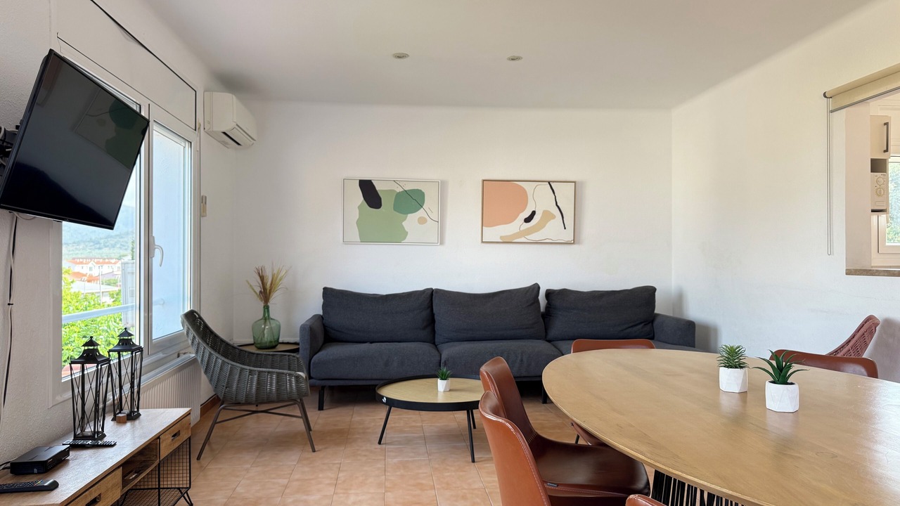 Photo of Livingroom in Roses Town Center