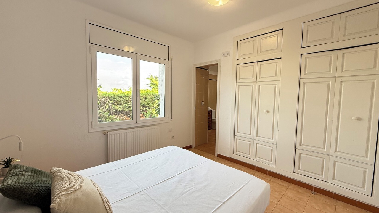 Photo of Bedroom in Roses Town Center