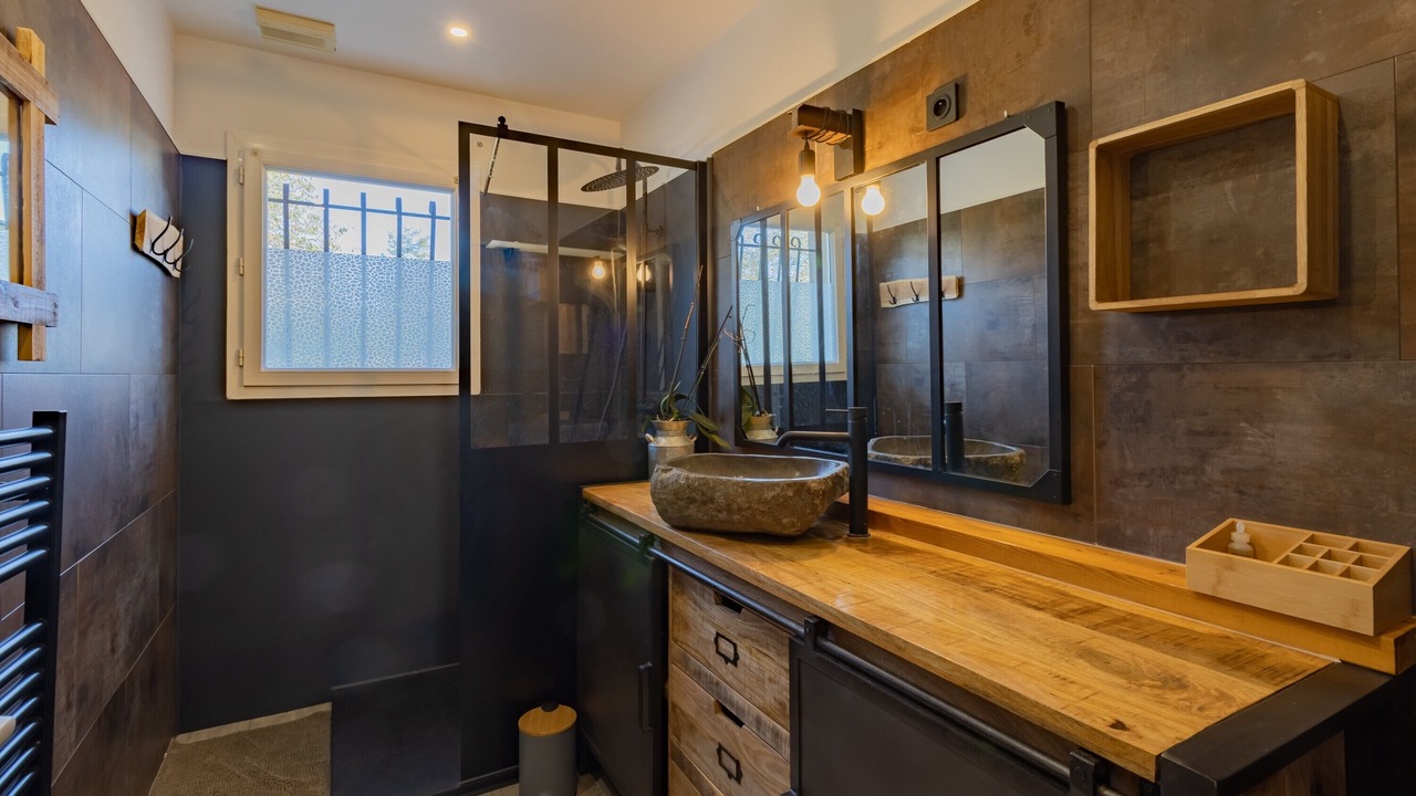 Photo of Bathroom in Montrem