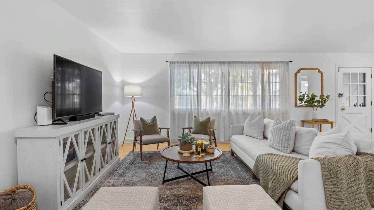 Photo of Livingroom in Melrose Paradise