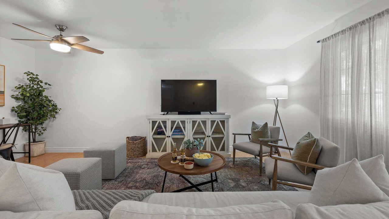 Photo of Livingroom in Melrose Paradise
