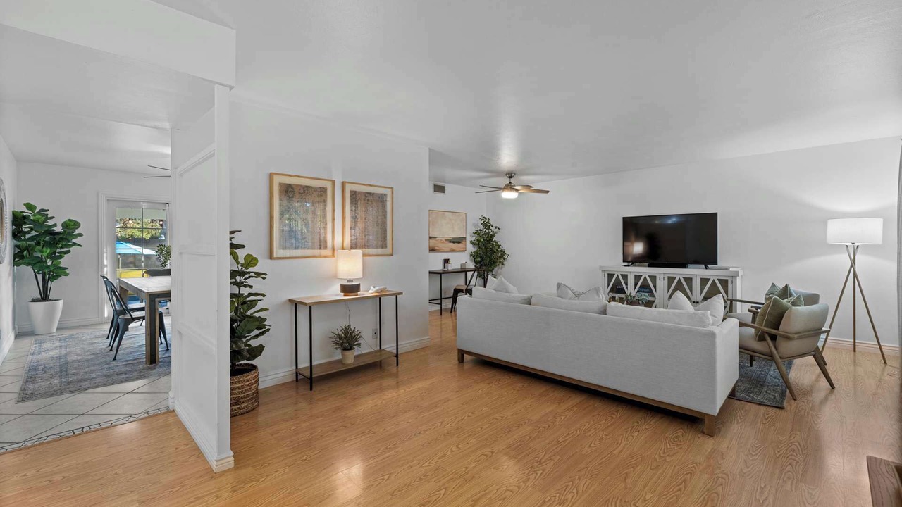 Photo of Livingroom in Melrose Paradise