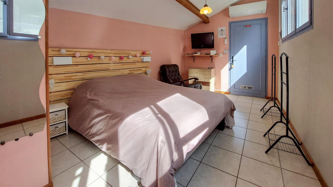 Photo of Others in Aste