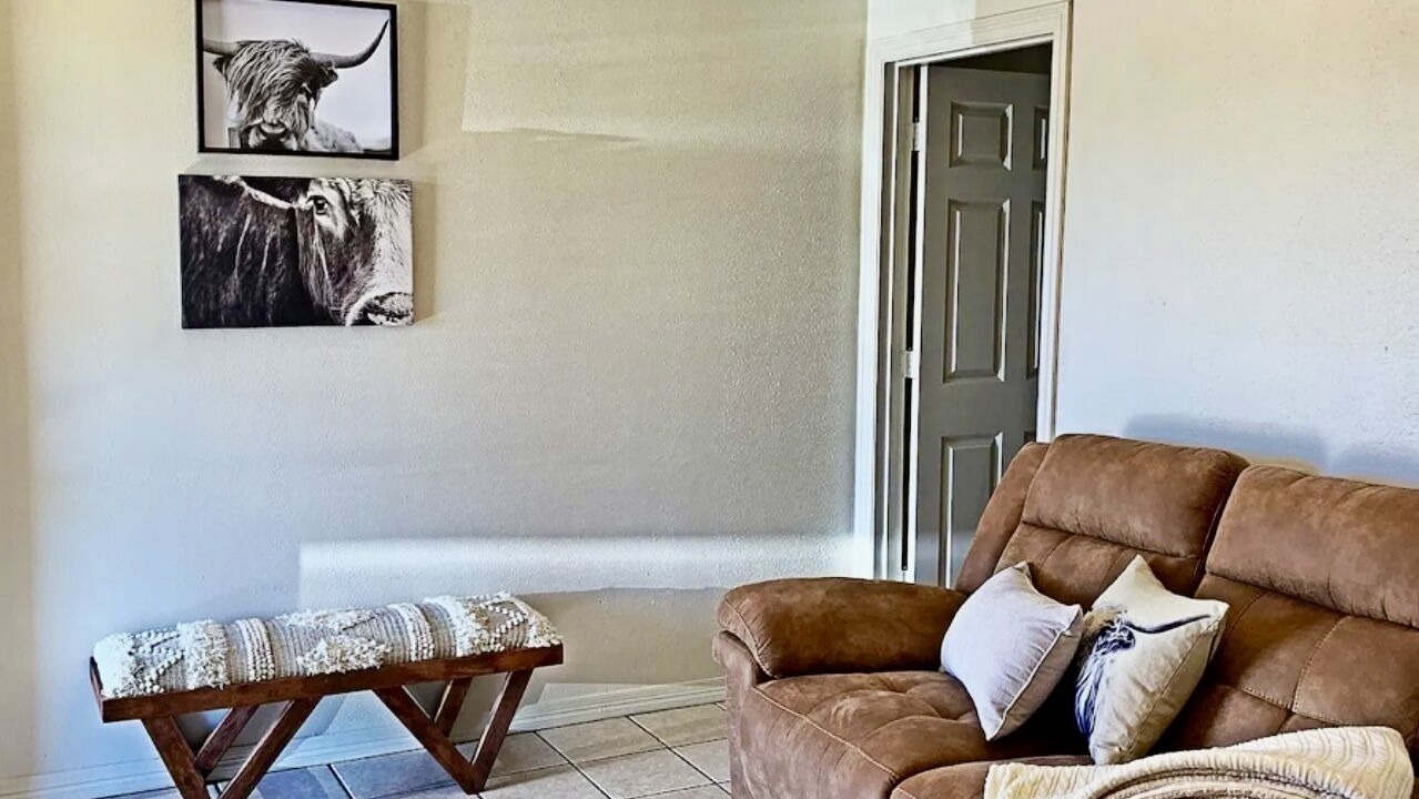Photo of Livingroom in Madisonville
