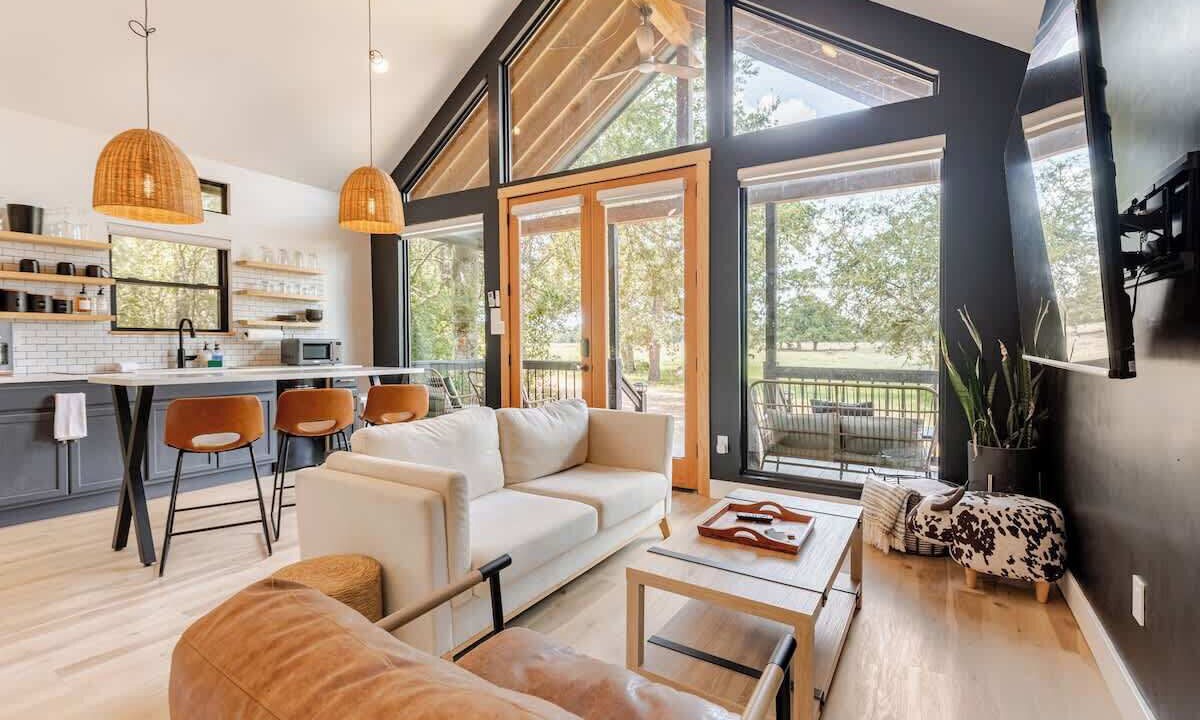 Photo of Livingroom in Cedar Creek