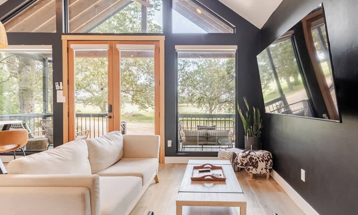 Photo of Livingroom in Cedar Creek