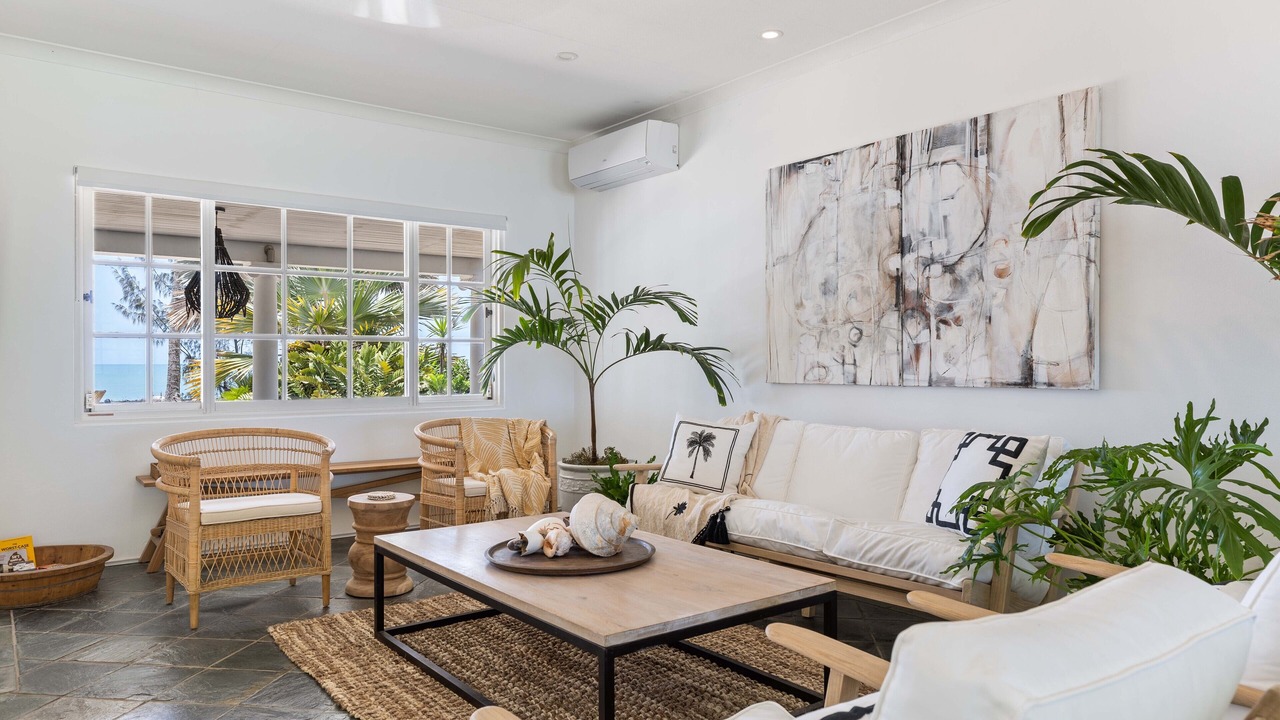 Photo of Livingroom in Oak Beach