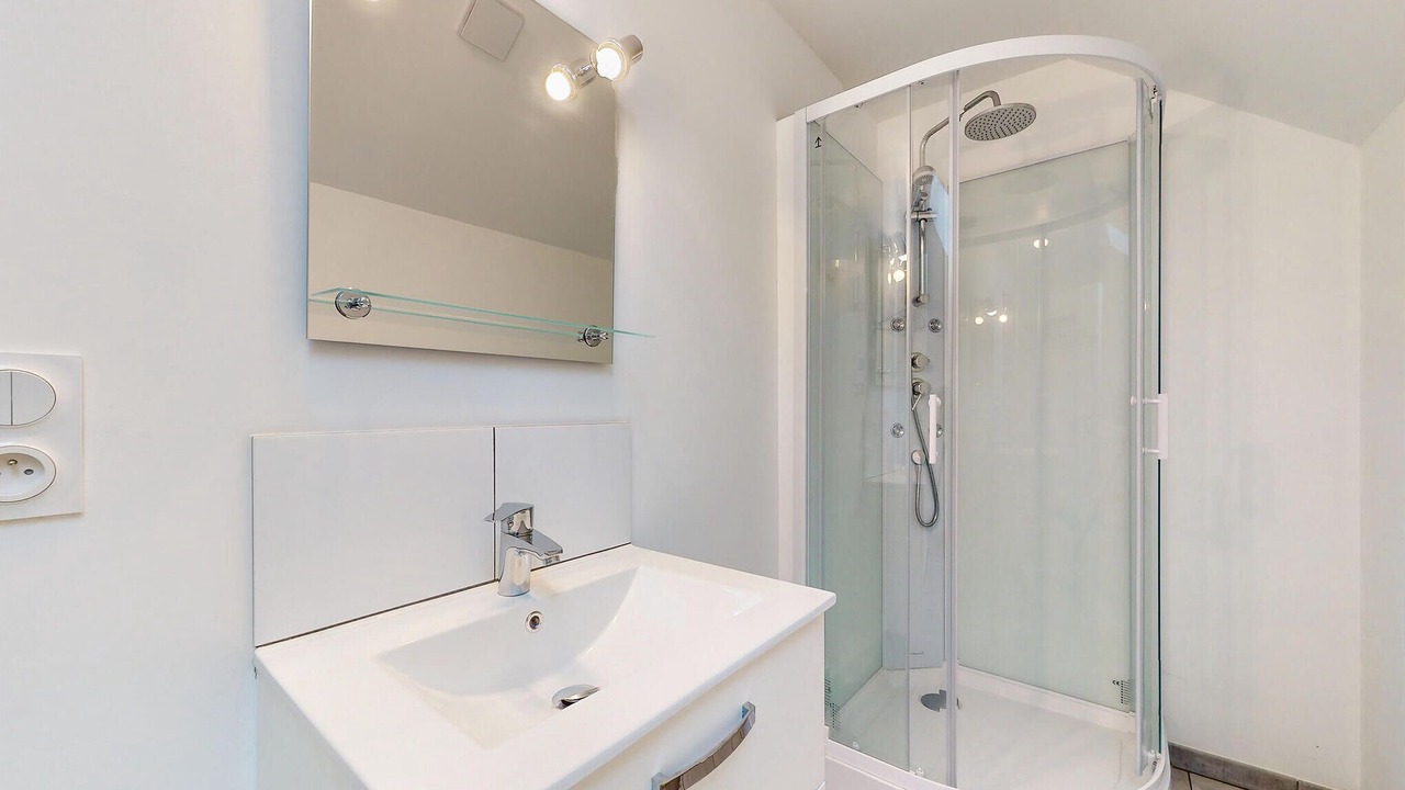 Photo of Bathroom in Neuilly-le-Vendin