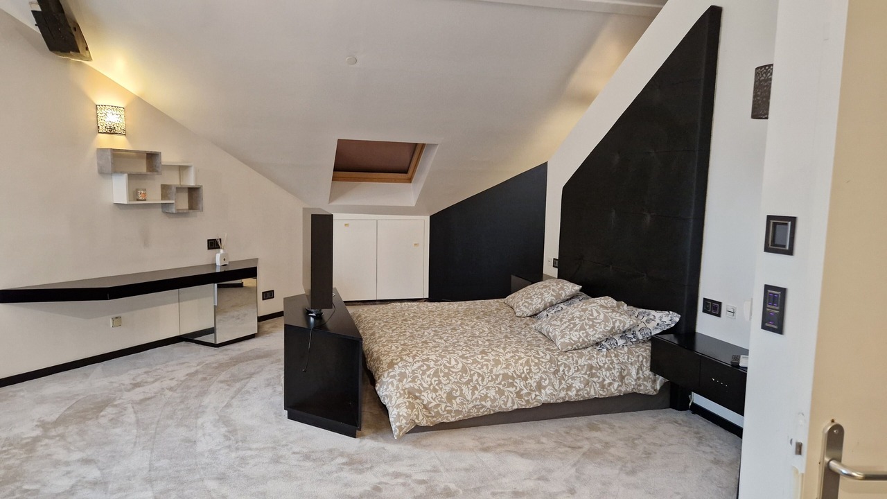 Photo of Bedroom in Saint-Nom-la-Breteche