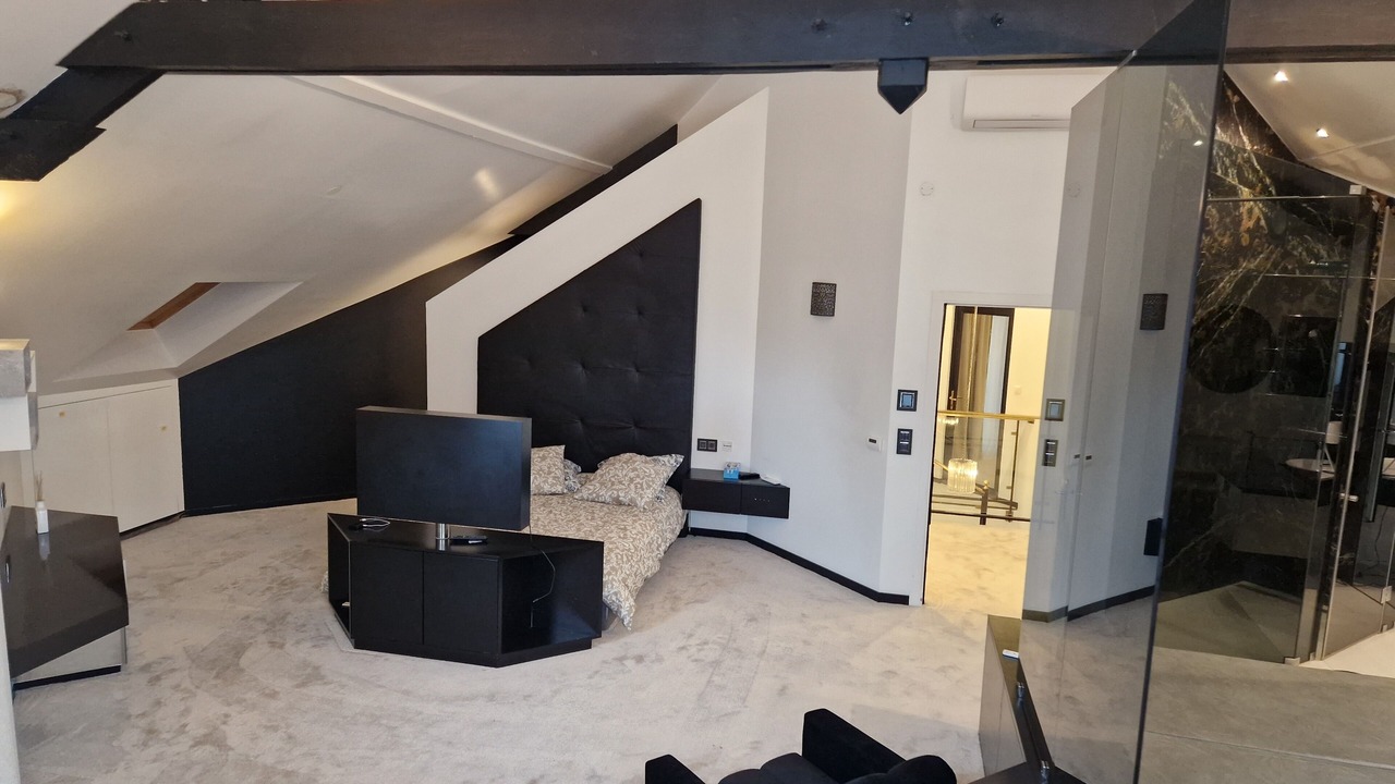 Photo of Others in Saint-Nom-la-Breteche