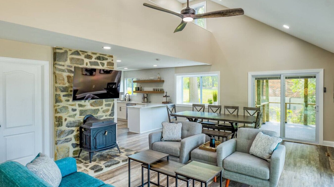 Photo of Livingroom in Colonial Beach