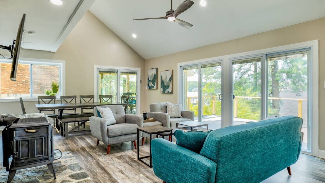 Photo of Livingroom in Colonial Beach