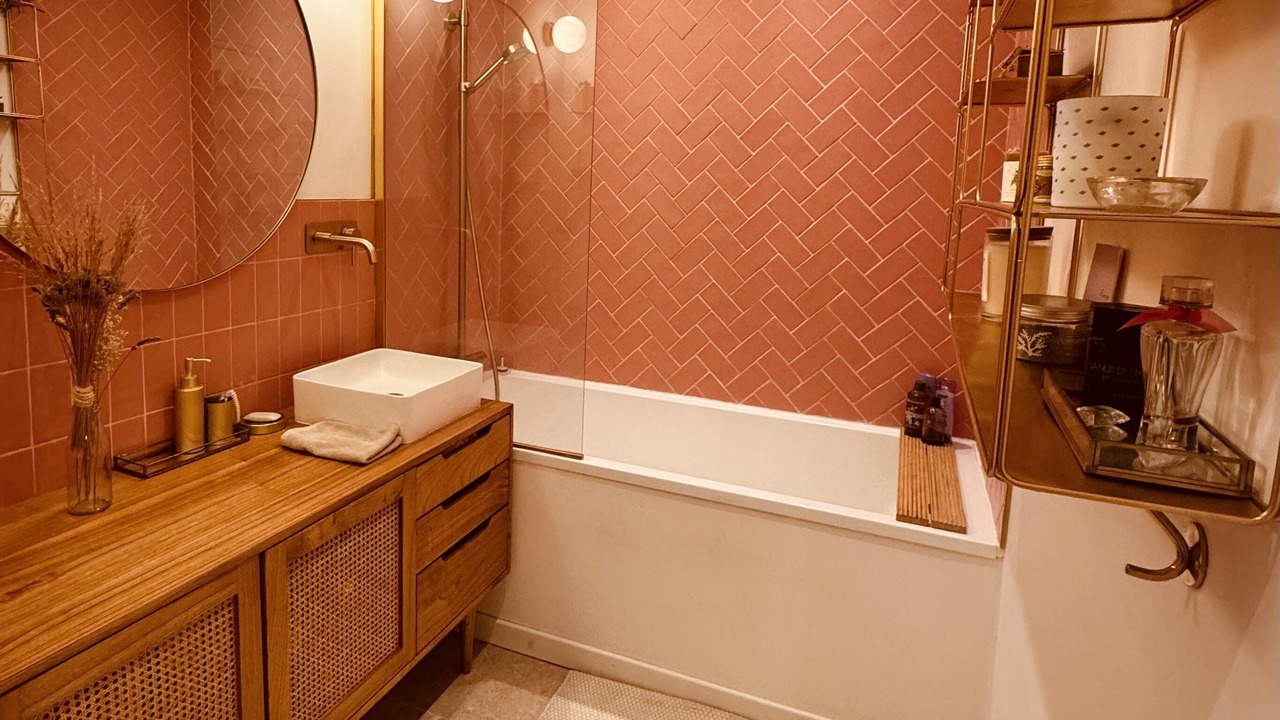 Photo of Bathroom in Quartier des Grandes-Carrieres