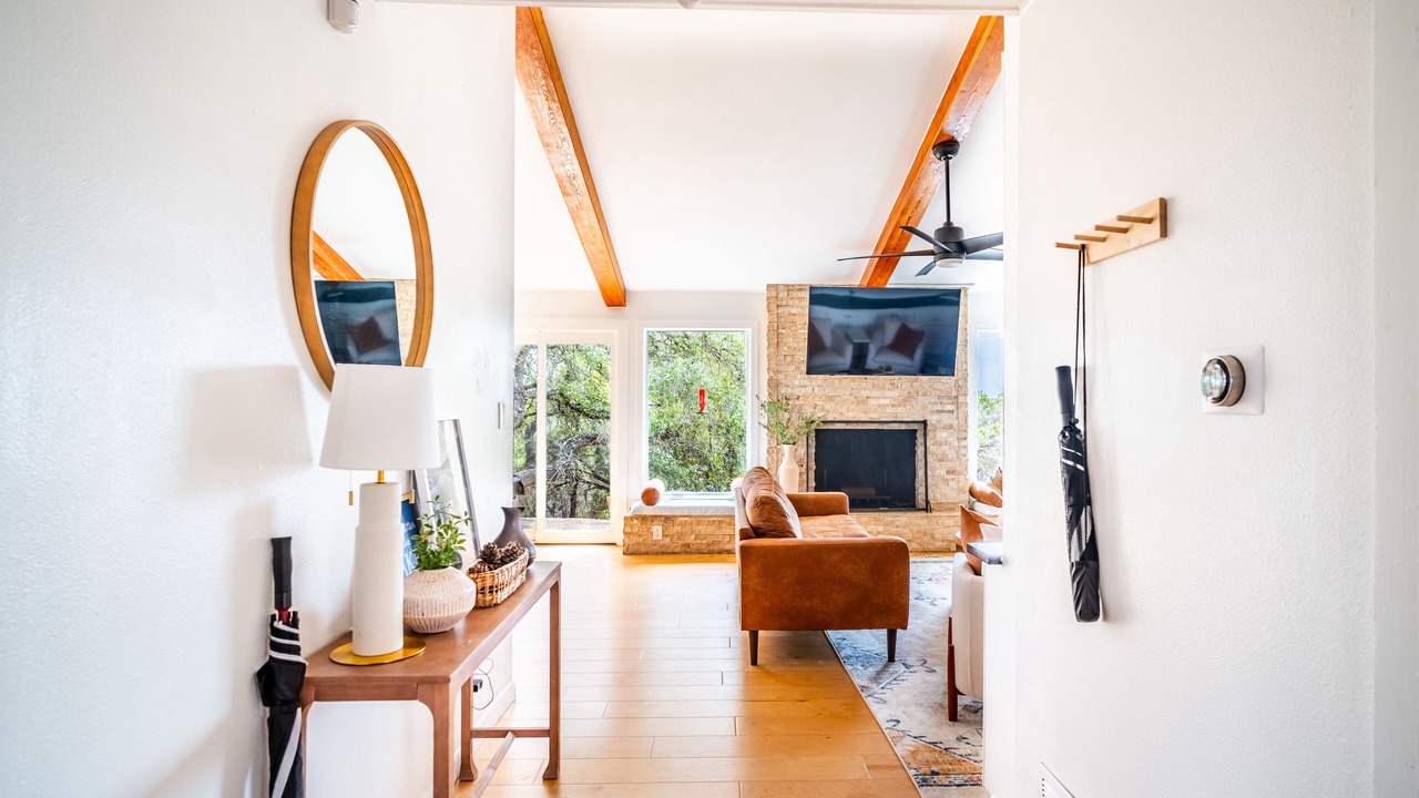 Photo of Livingroom in McNeil