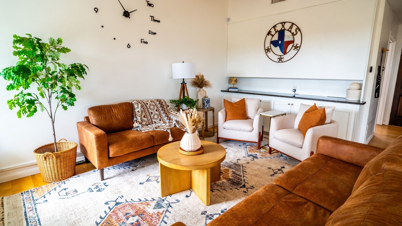 Photo of Livingroom in McNeil
