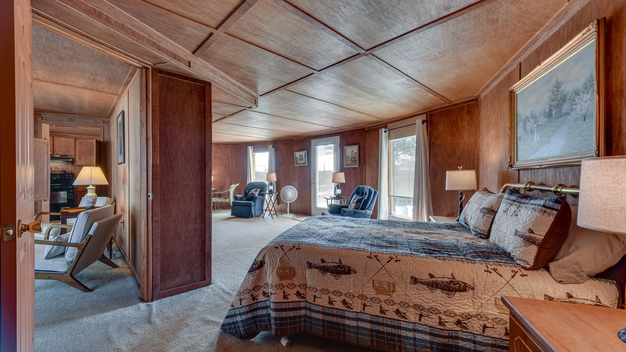 Photo of Bedroom in Jonesville