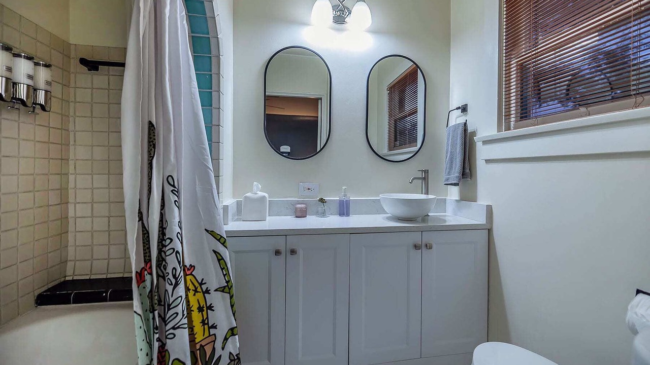 Photo of Bathroom in Sam Hughes
