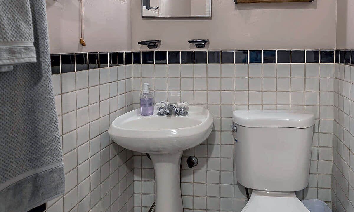 Photo of Bathroom in Sam Hughes