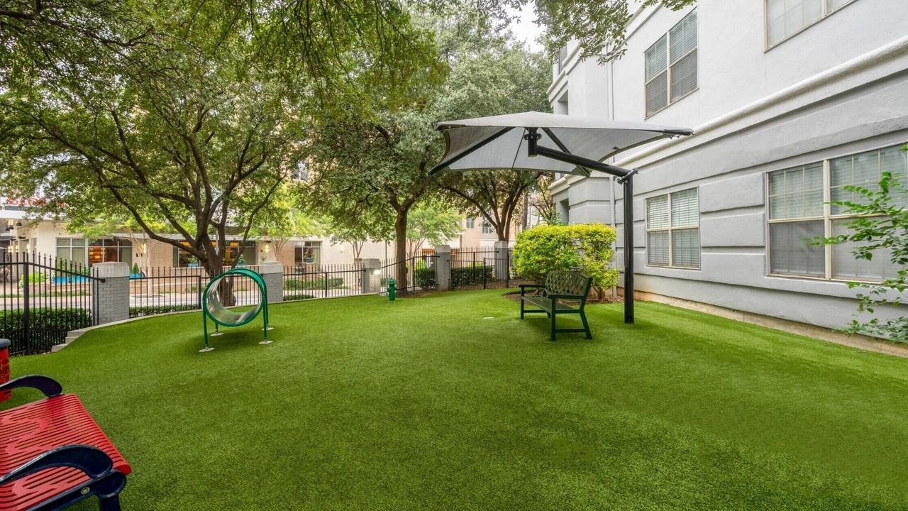 Photo of Outdoor in Oak Lawn