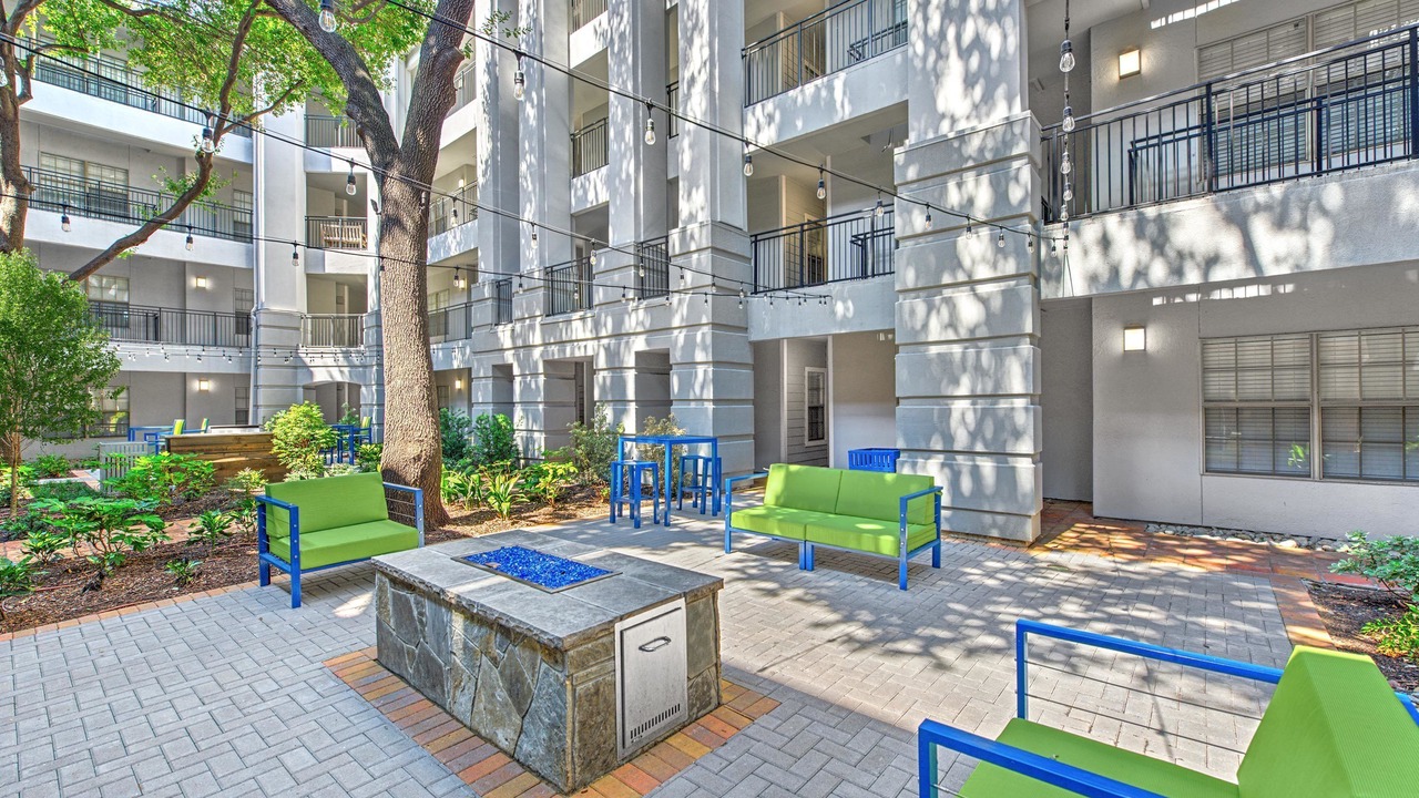 Photo of Patio Balcony in Oak Lawn