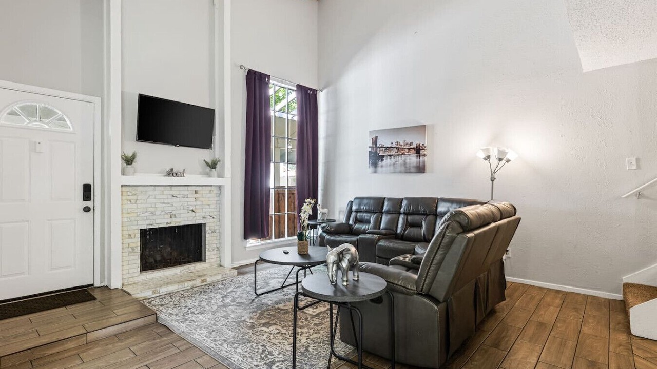 Photo of Livingroom in Southwest Carrollton