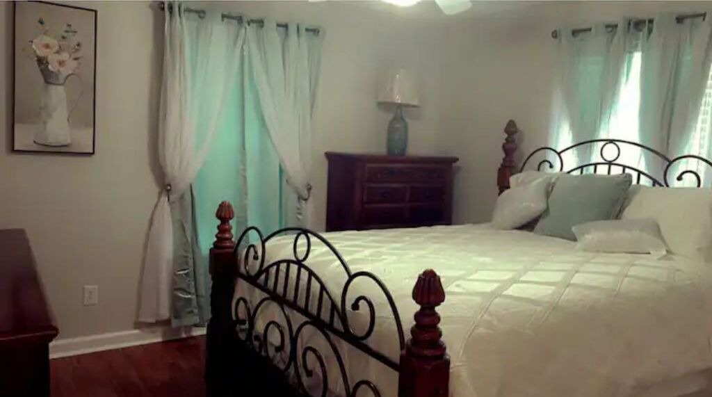 Photo of Bedroom in Northwest Los Angeles Heights