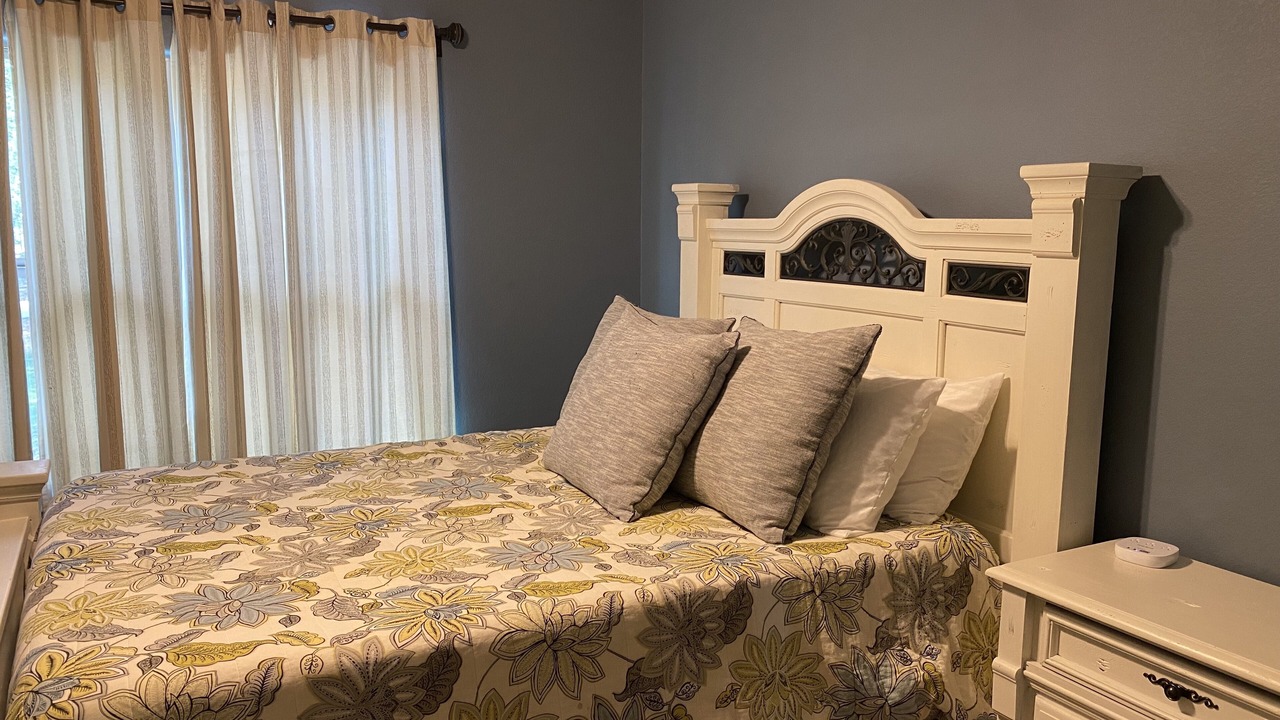 Photo of Bedroom in Cardinal Hills