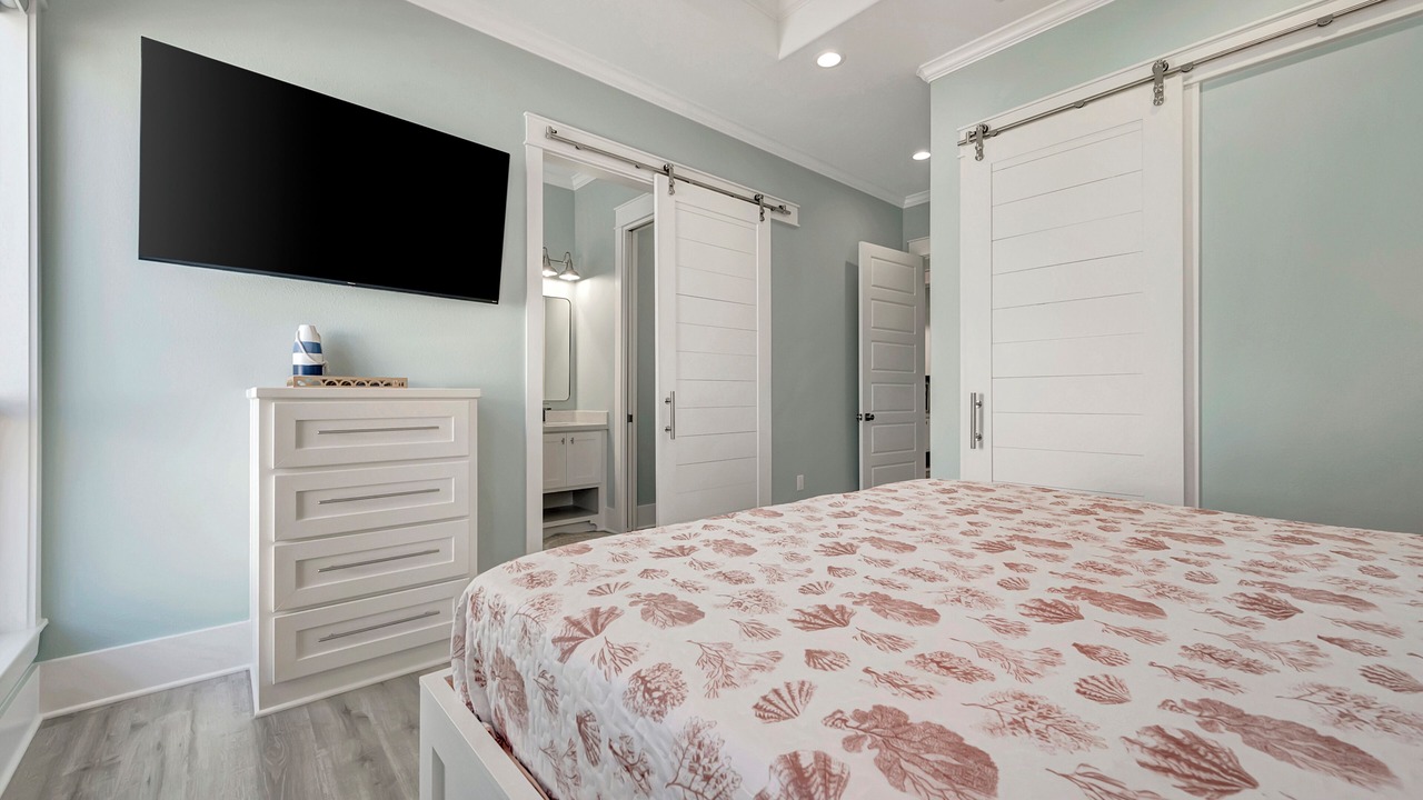 Photo of Bedroom in Crystal Beach