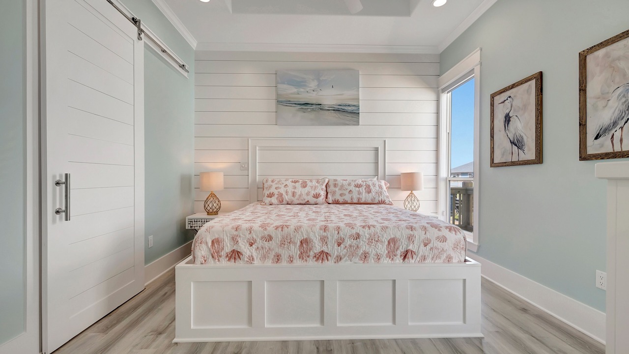 Photo of Bedroom in Crystal Beach