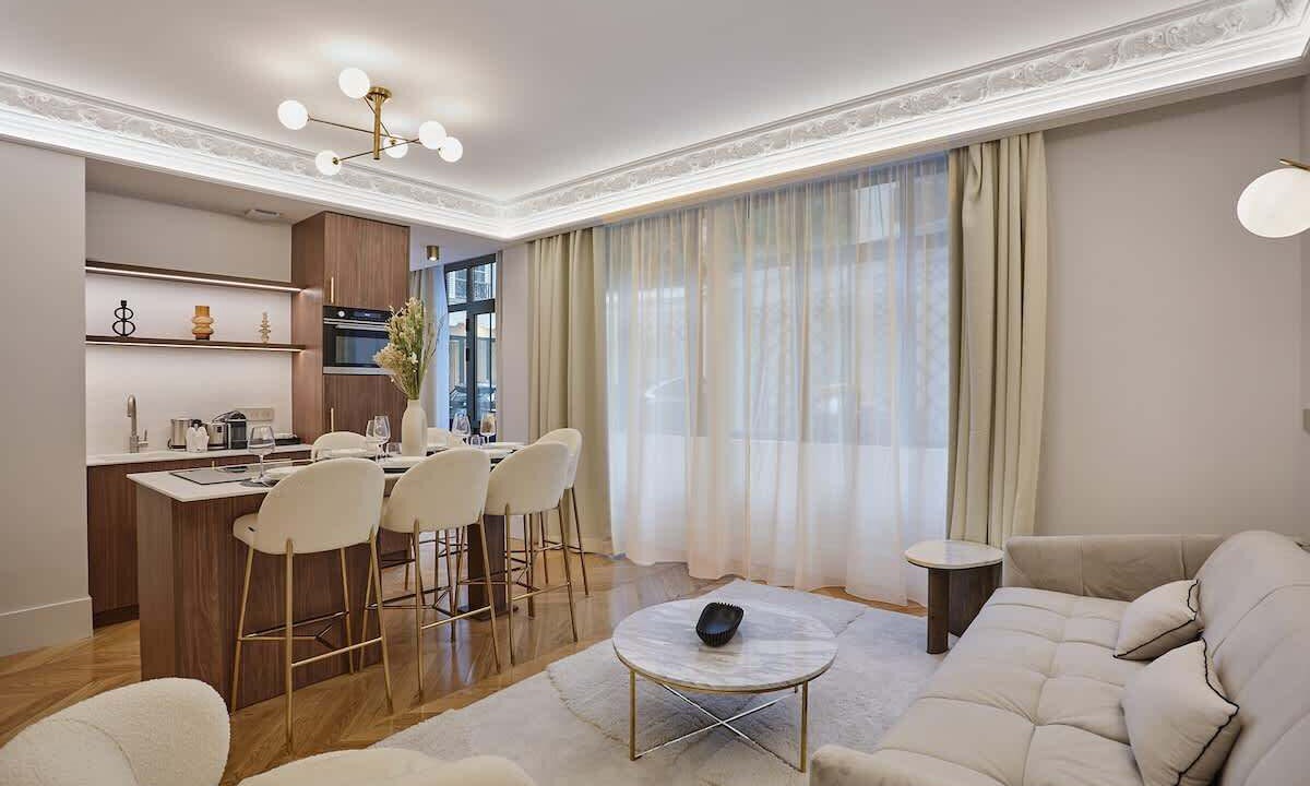 Photo of Livingroom in 8th Arrondissement