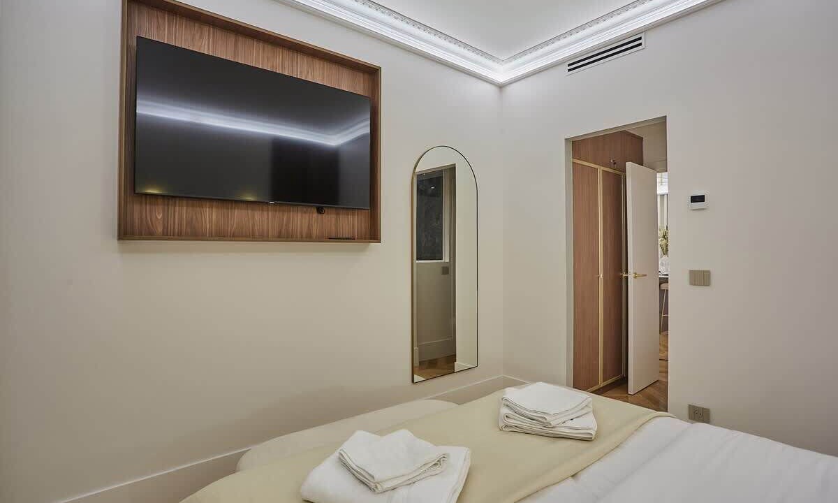 Photo of Bedroom in 8th Arrondissement