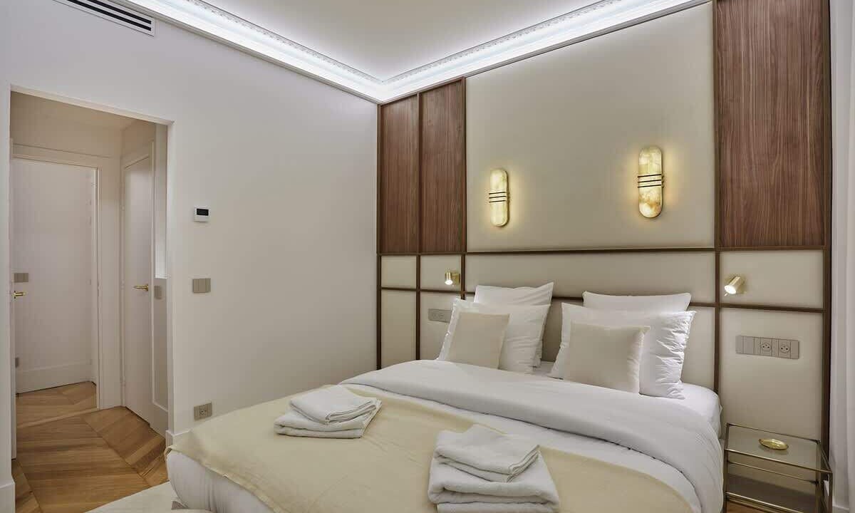Photo of Bedroom in 8th Arrondissement