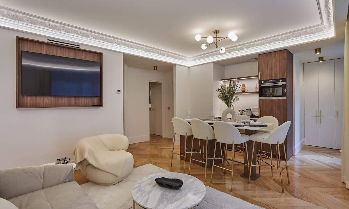 Photo of Livingroom in 8th Arrondissement