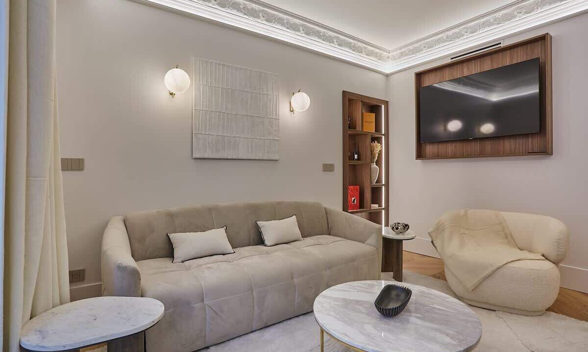 Photo of Livingroom in 8th Arrondissement
