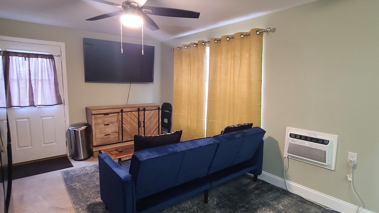 Photo of Livingroom in Oak Ridge